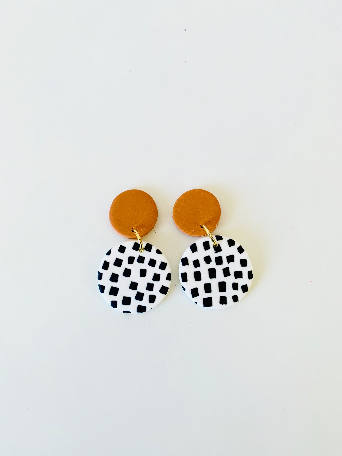 Dreaming - Dotty Medium Earring
