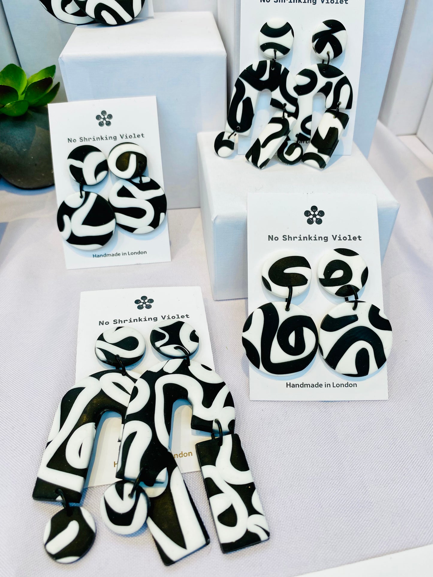 Songlines - Statement Shape (Black)