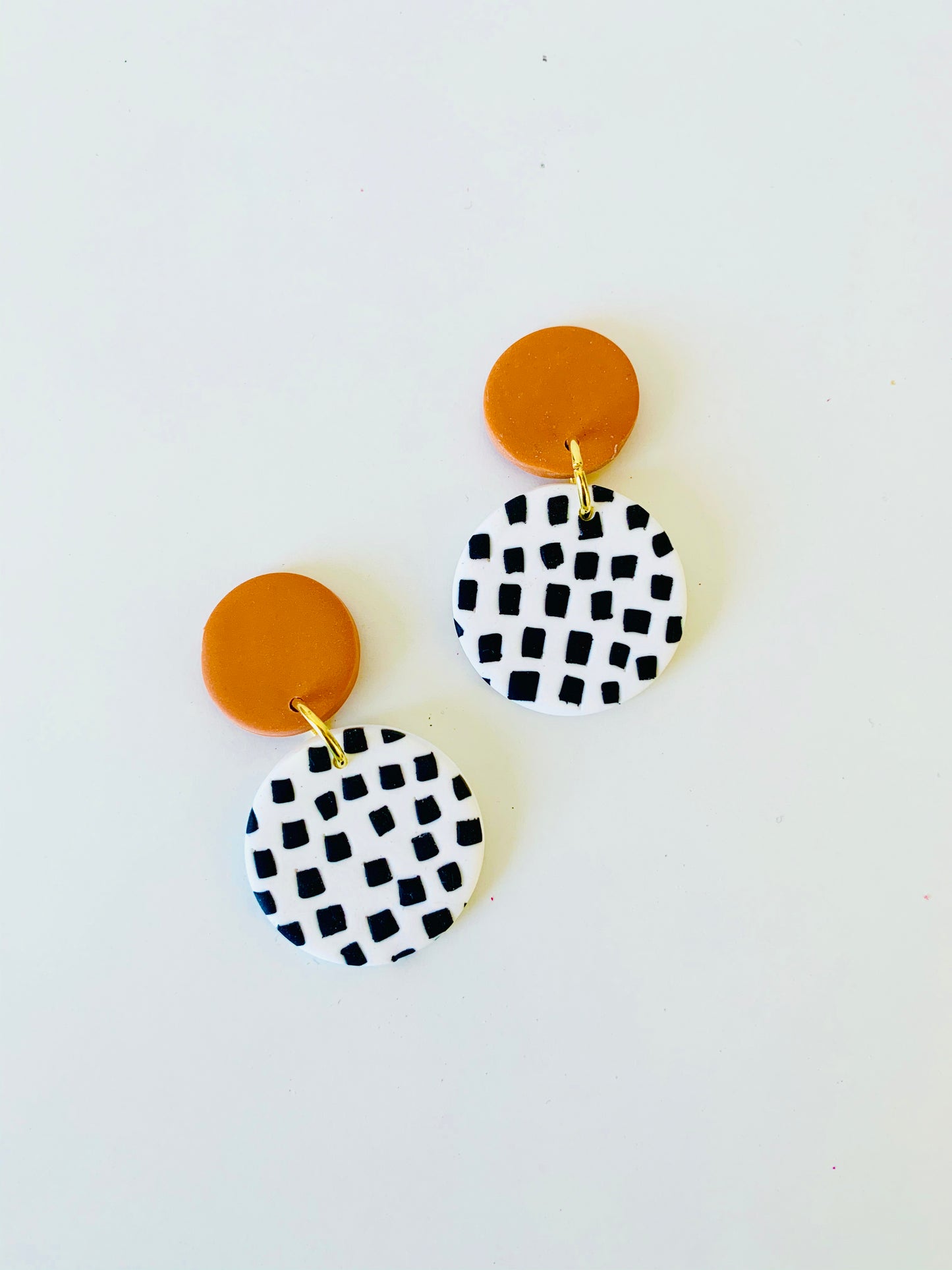 Dreaming - Dotty Medium Earring